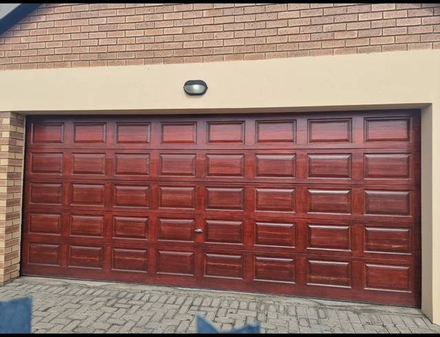 3 BEDROOM TOWNHOUSE FOR SALE IN WATERKLOOF HILL ESTATE